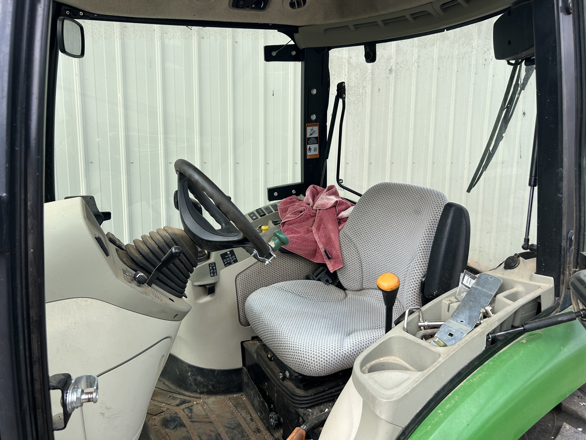 2019 John Deere 4066R Image 11