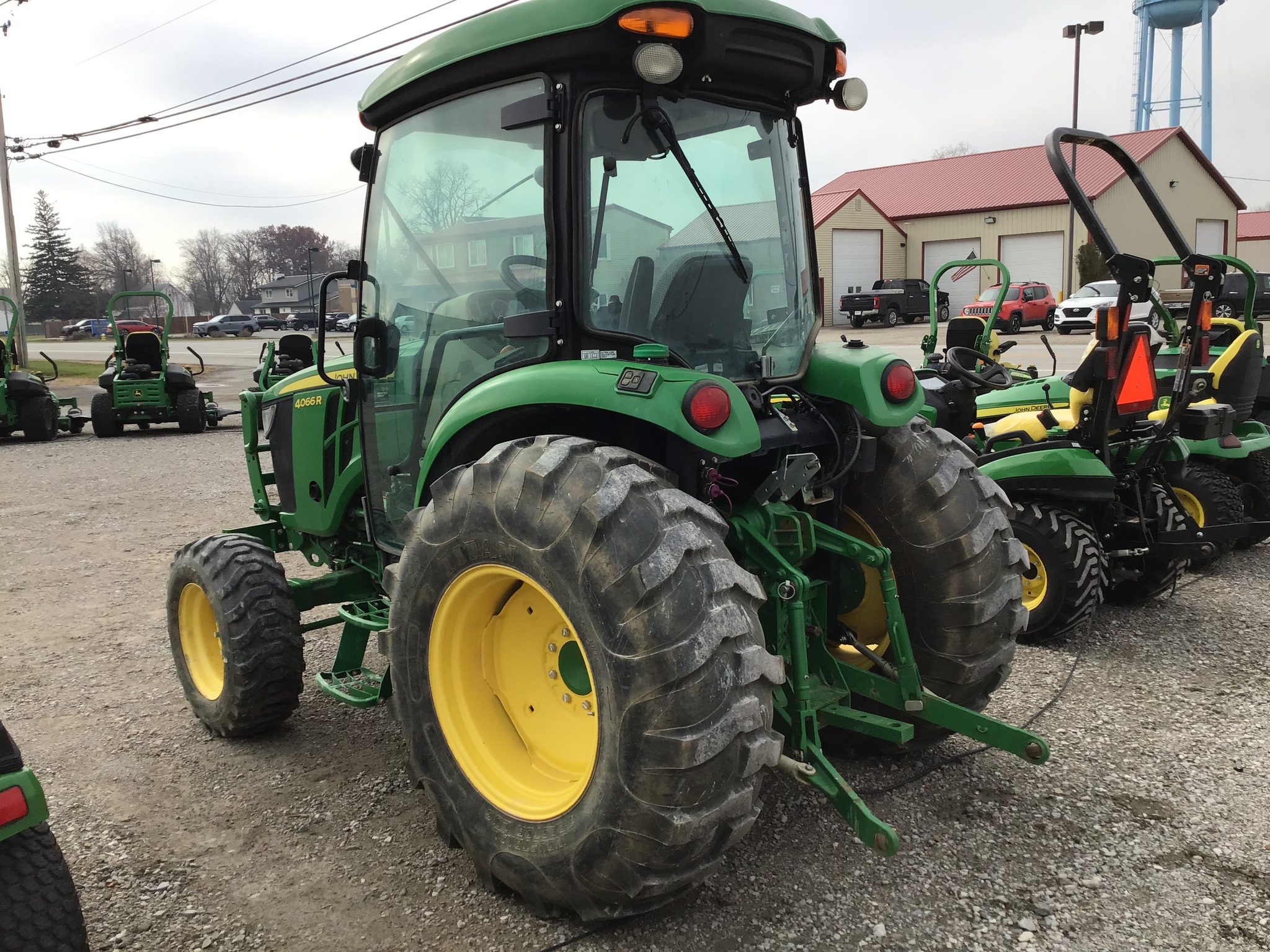 2019 John Deere 4066R Image 3