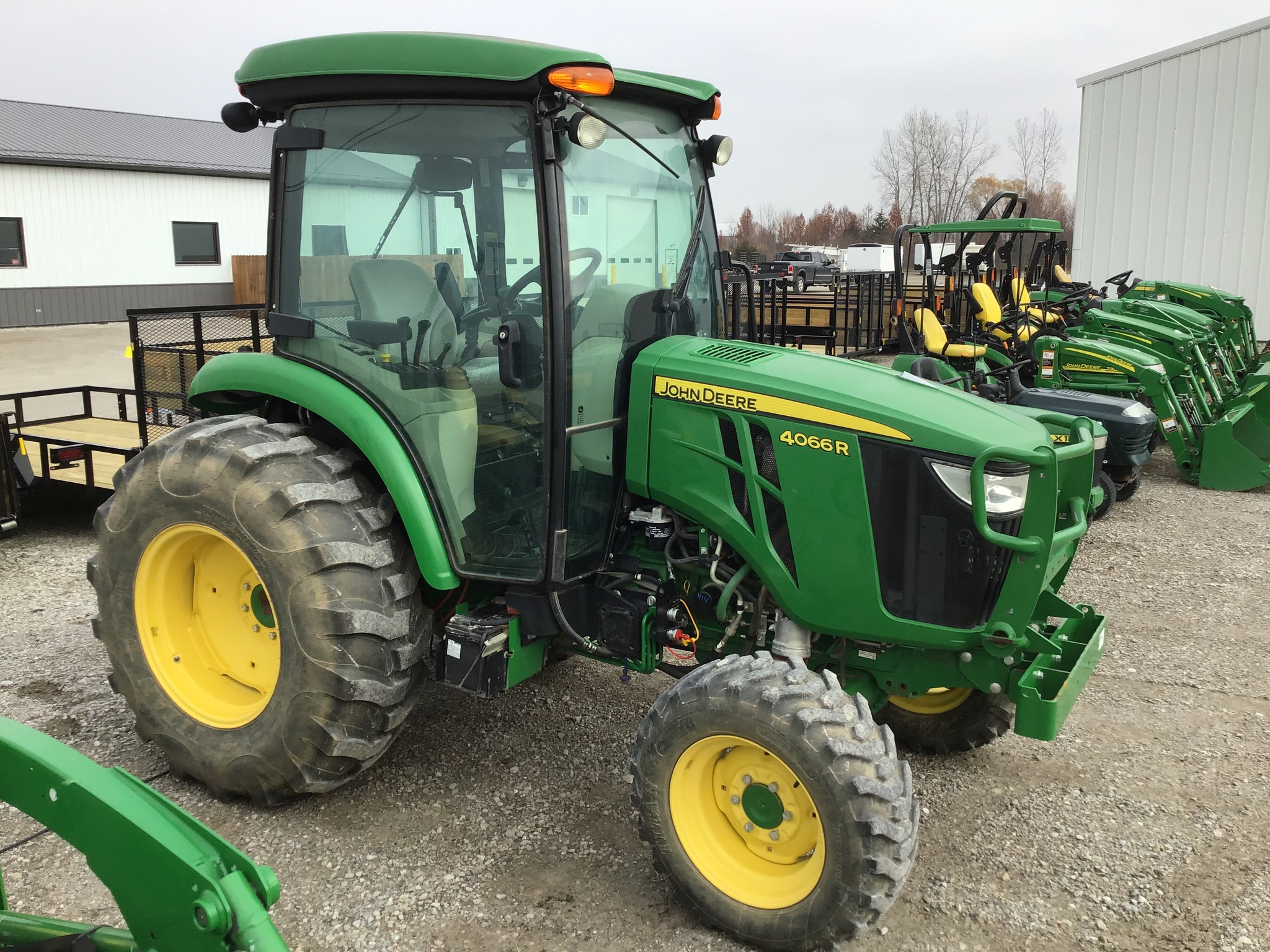 2019 John Deere 4066R Image 5