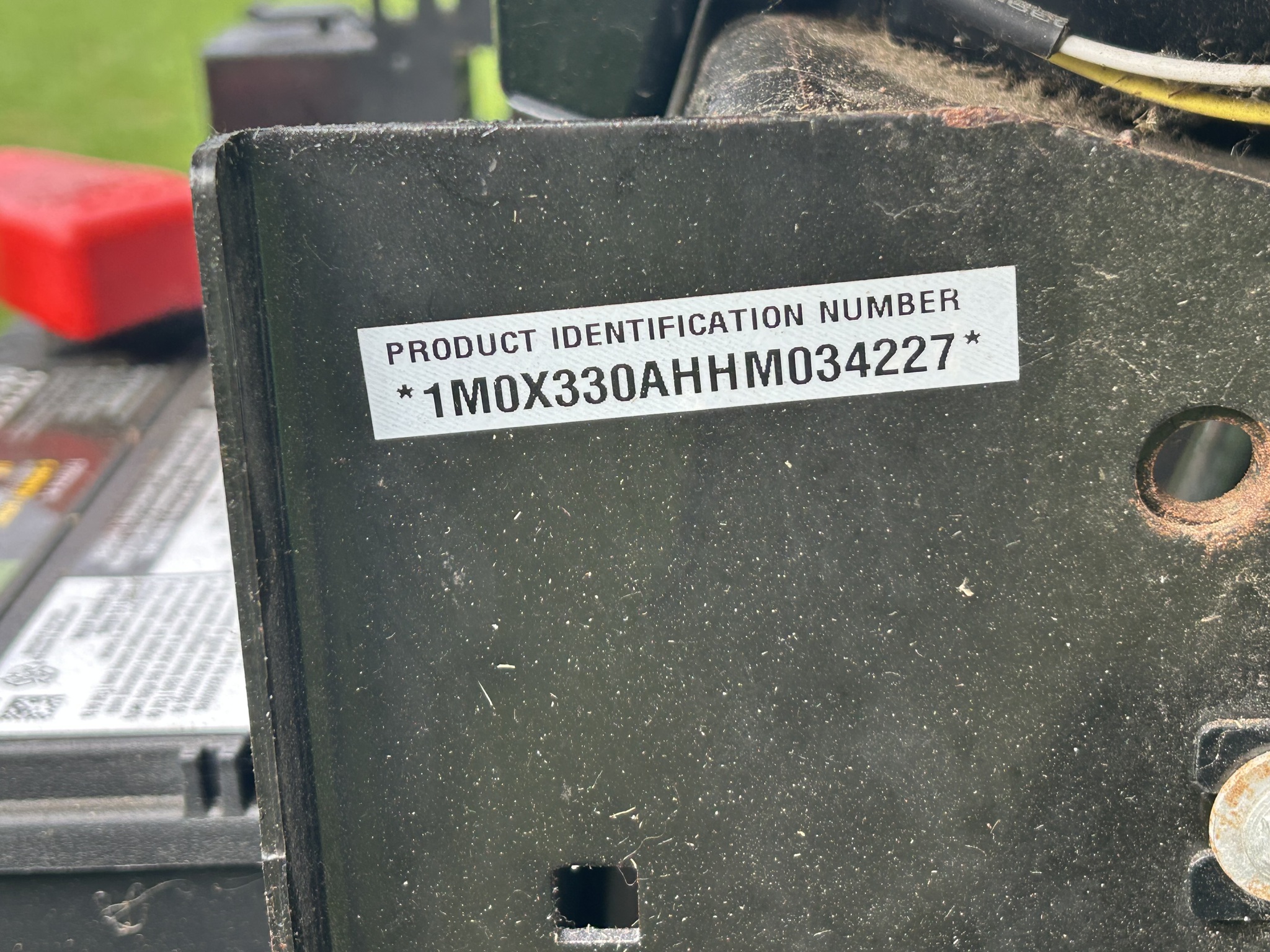 2017 John Deere X330 Image 8