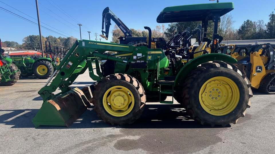 2023 John Deere 5067E Image 1