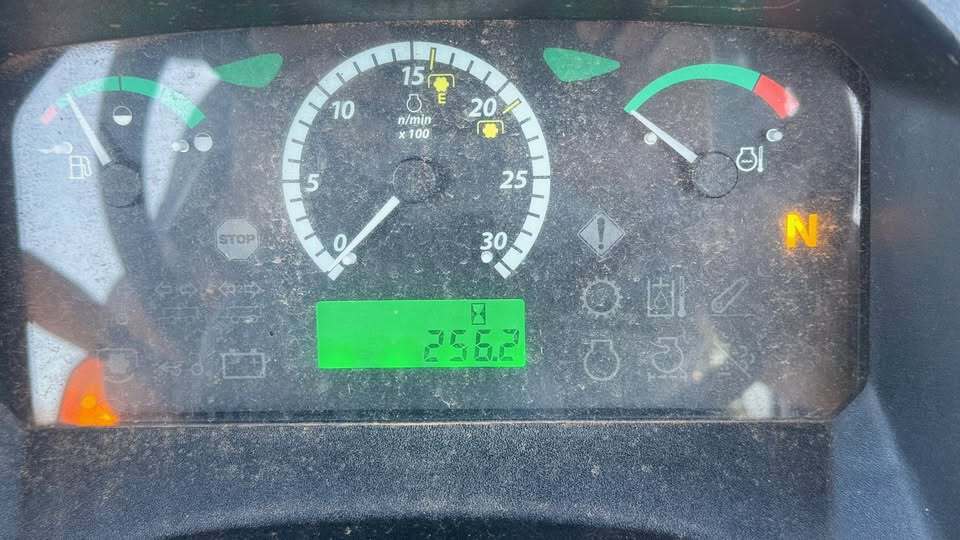 2023 John Deere 5067E Image 2