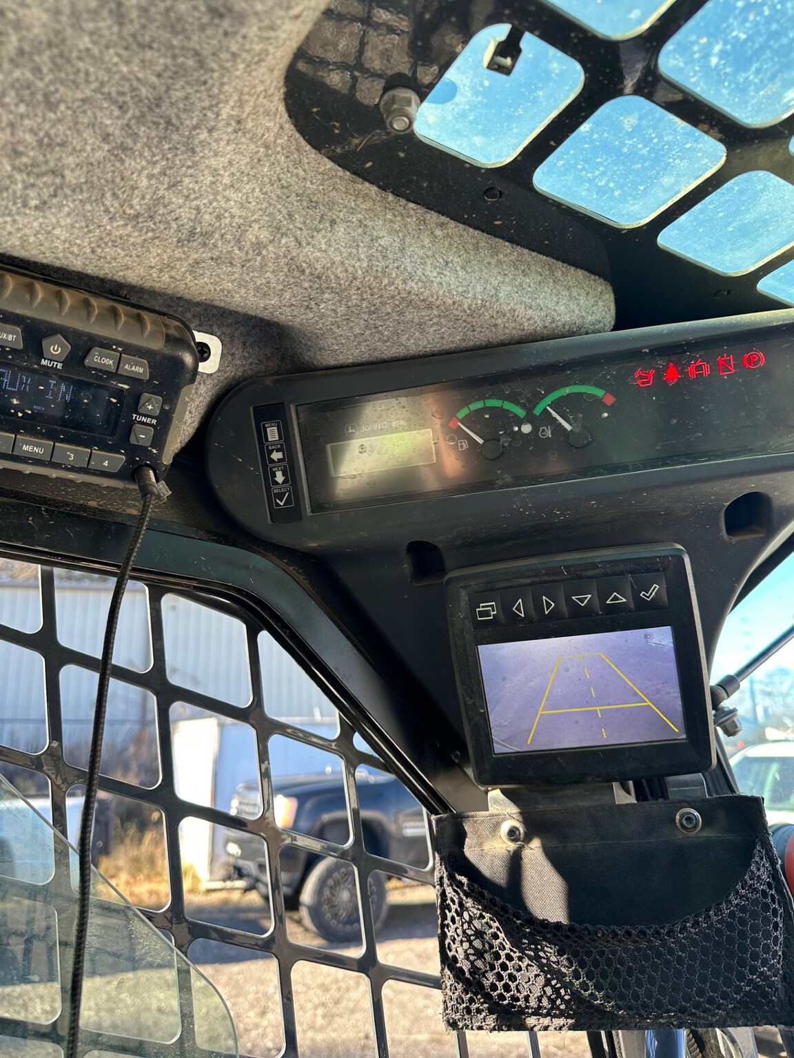 2020 John Deere 325G Image 11