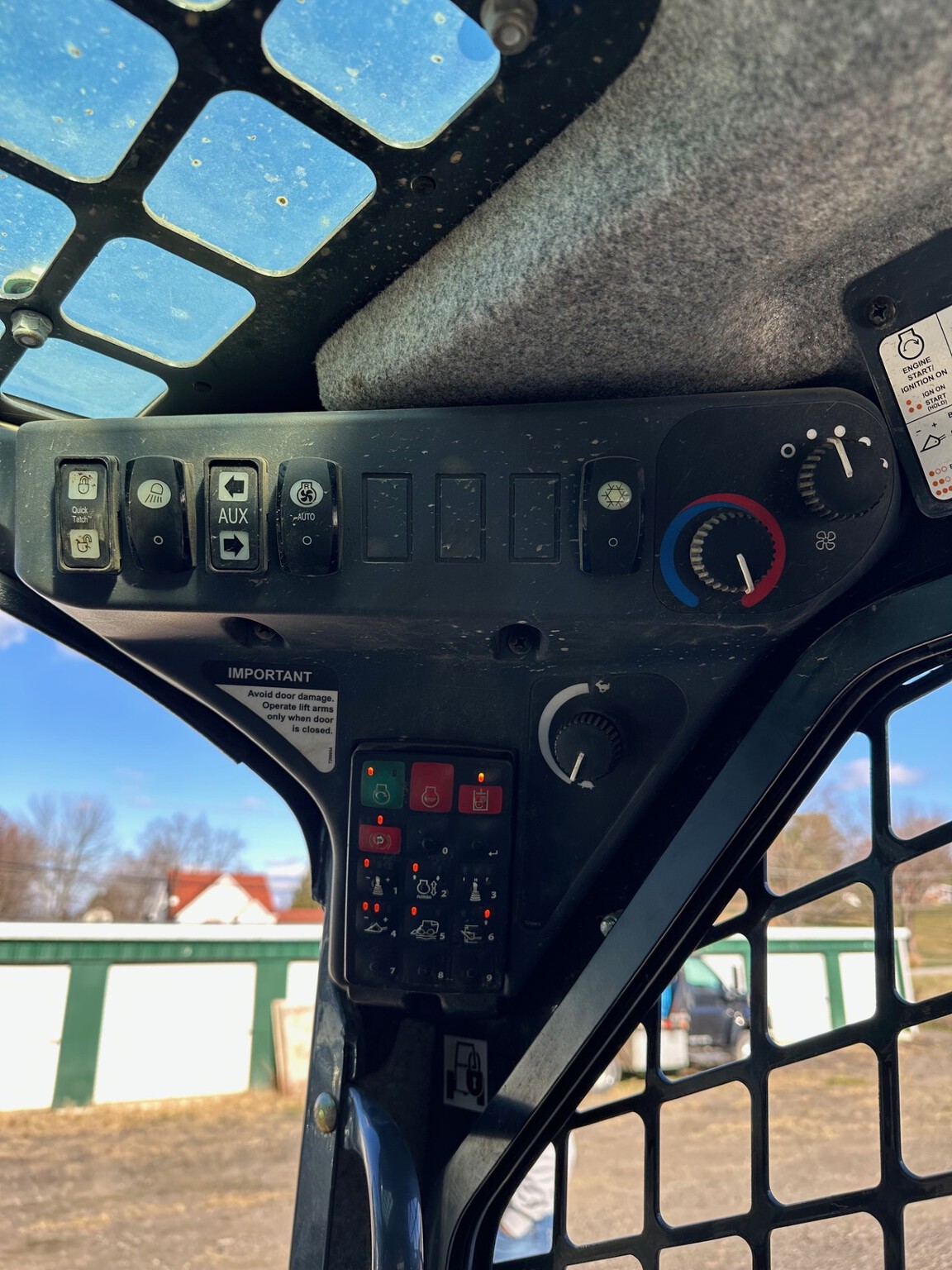 2020 John Deere 325G Image 10