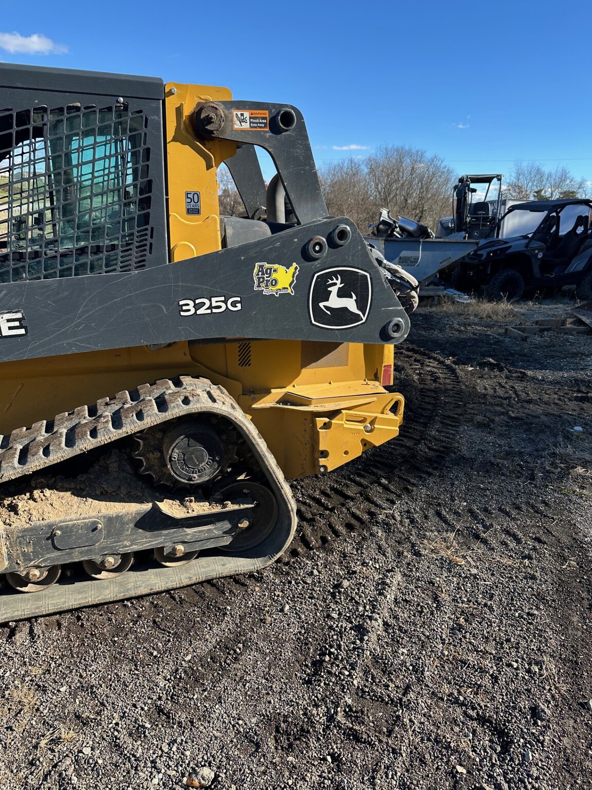 2020 John Deere 325G Image 9