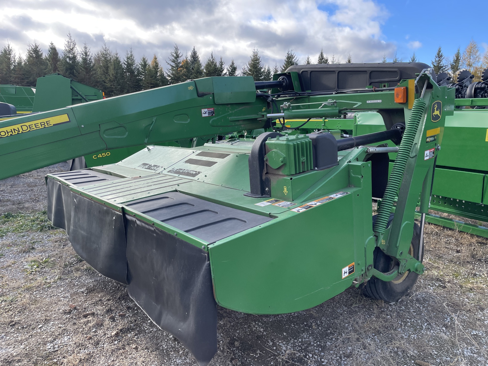 2020 John Deere 835 Image 8
