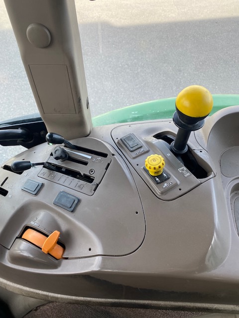 2010 John Deere 5075M Image 8