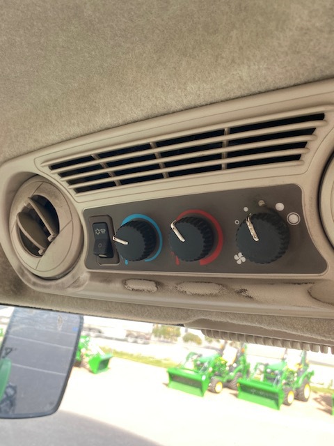 2010 John Deere 5075M Image 10