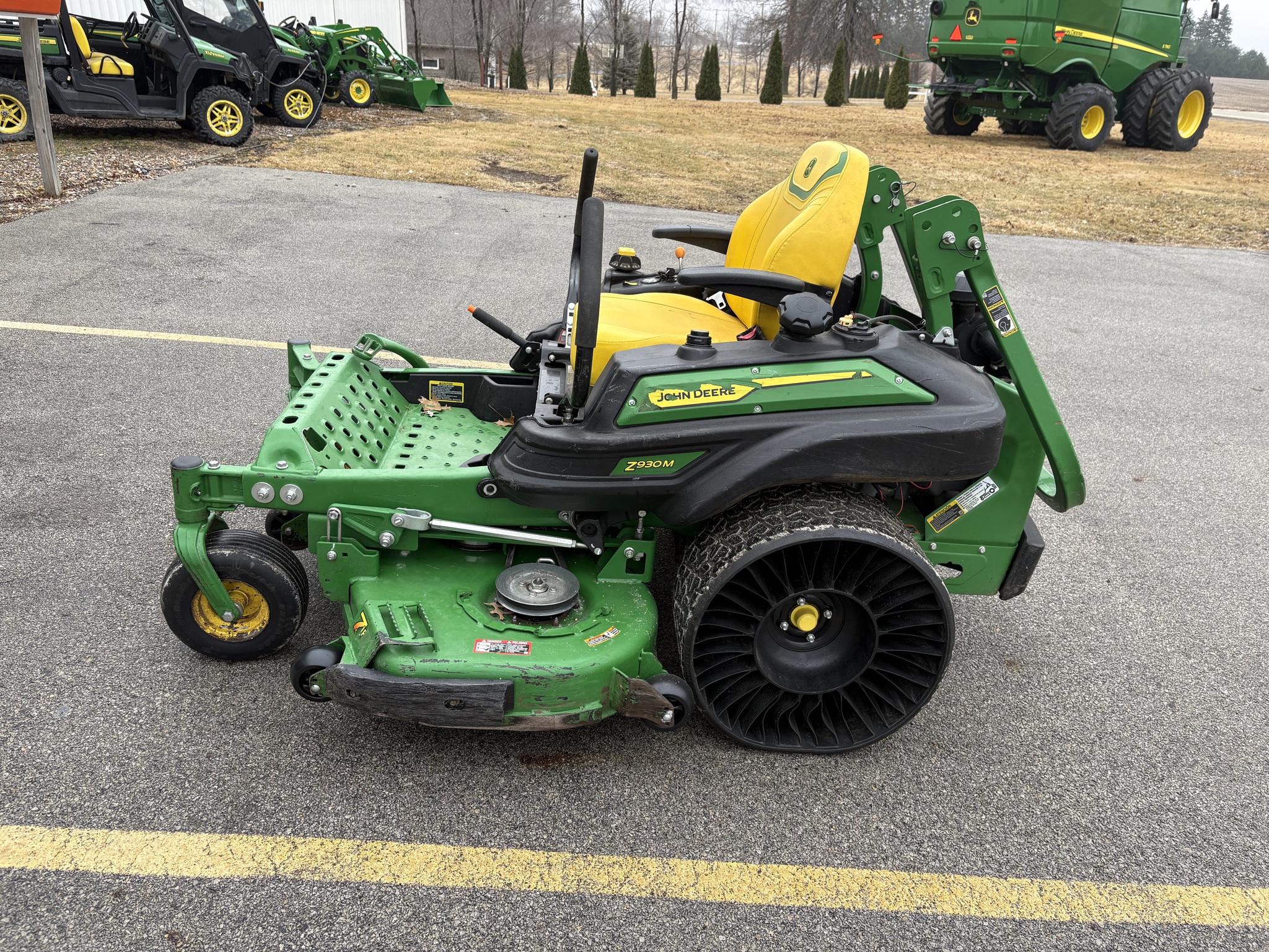  2023 John Deere Z930M at Heritage Tractor in Kewanee, IL