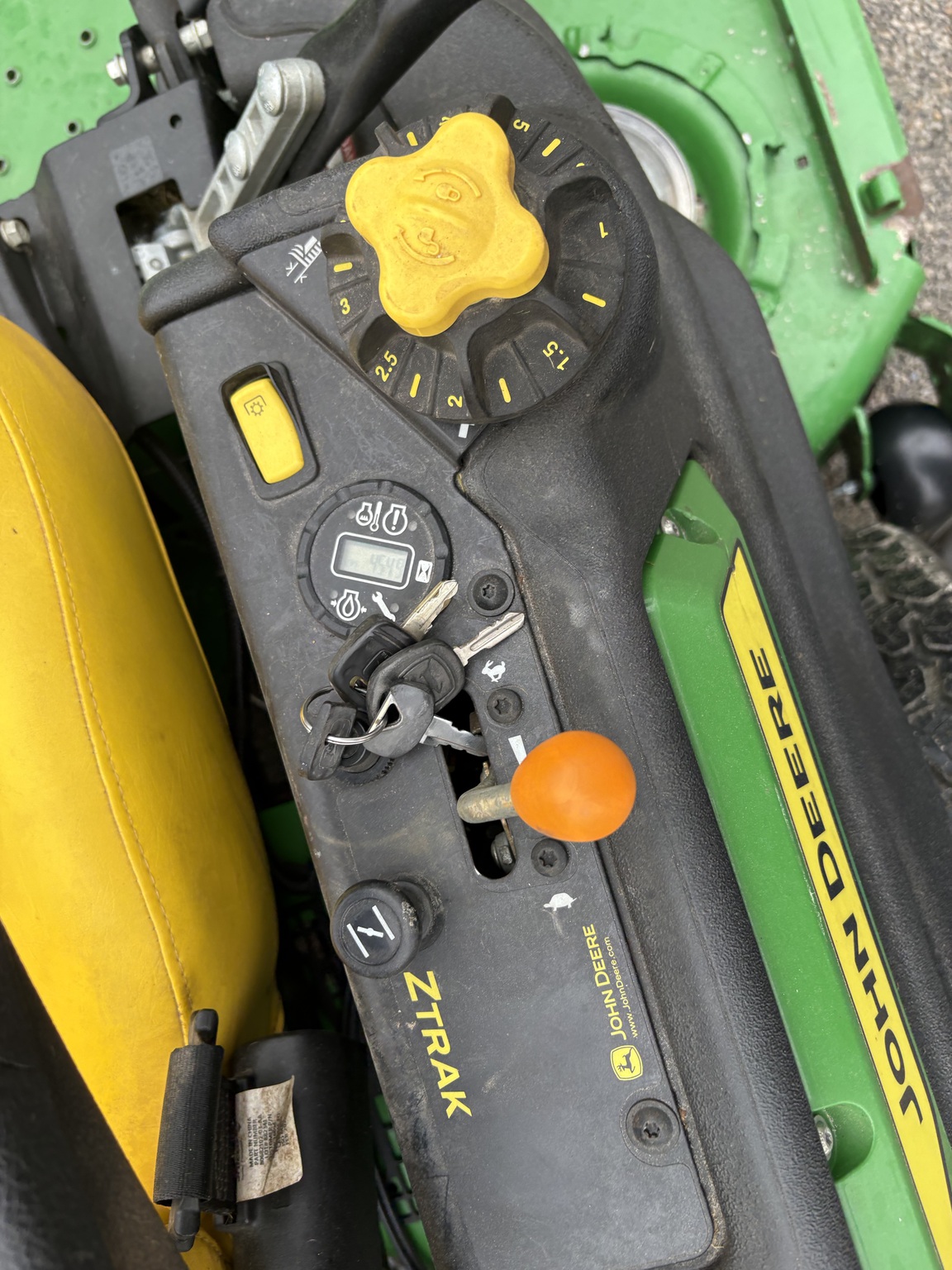  2023 John Deere Z930M at Heritage Tractor in Kewanee, IL