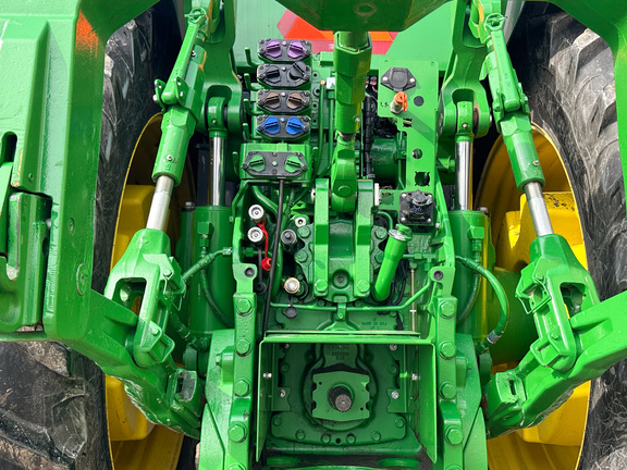 2022 John-Deere 8R 370