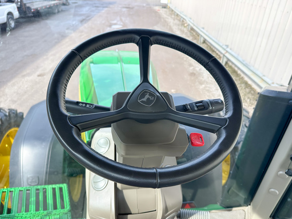 2022 John-Deere 8R 370