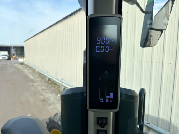 2022 John-Deere 8R 370