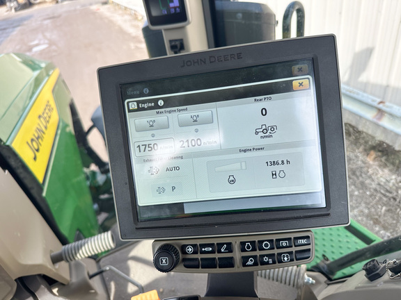 2022 John-Deere 8R 370