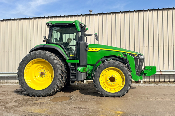 2022 John-Deere 8R 370