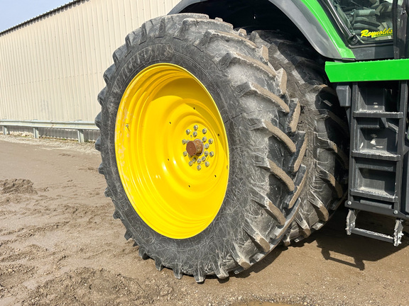 2022 John-Deere 8R 370