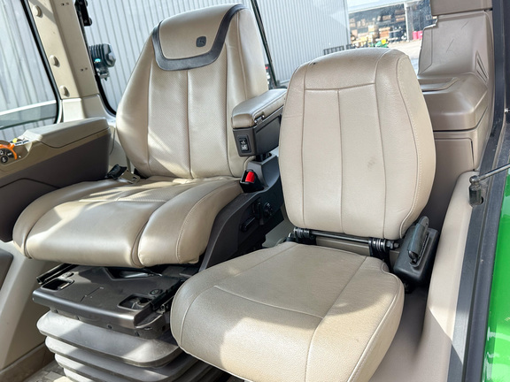 2022 John-Deere 8R 370