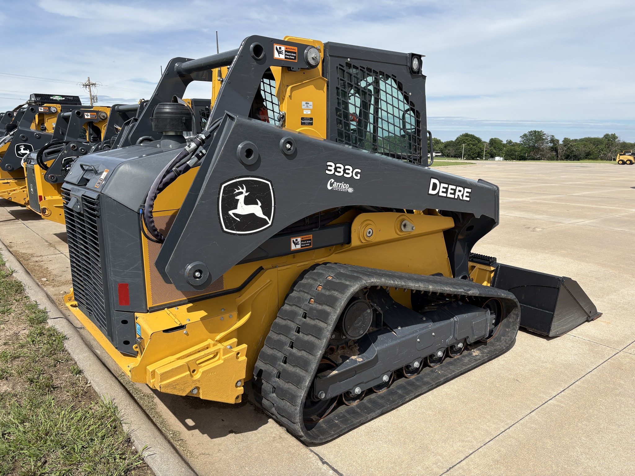 2022 John Deere 333G Image 2