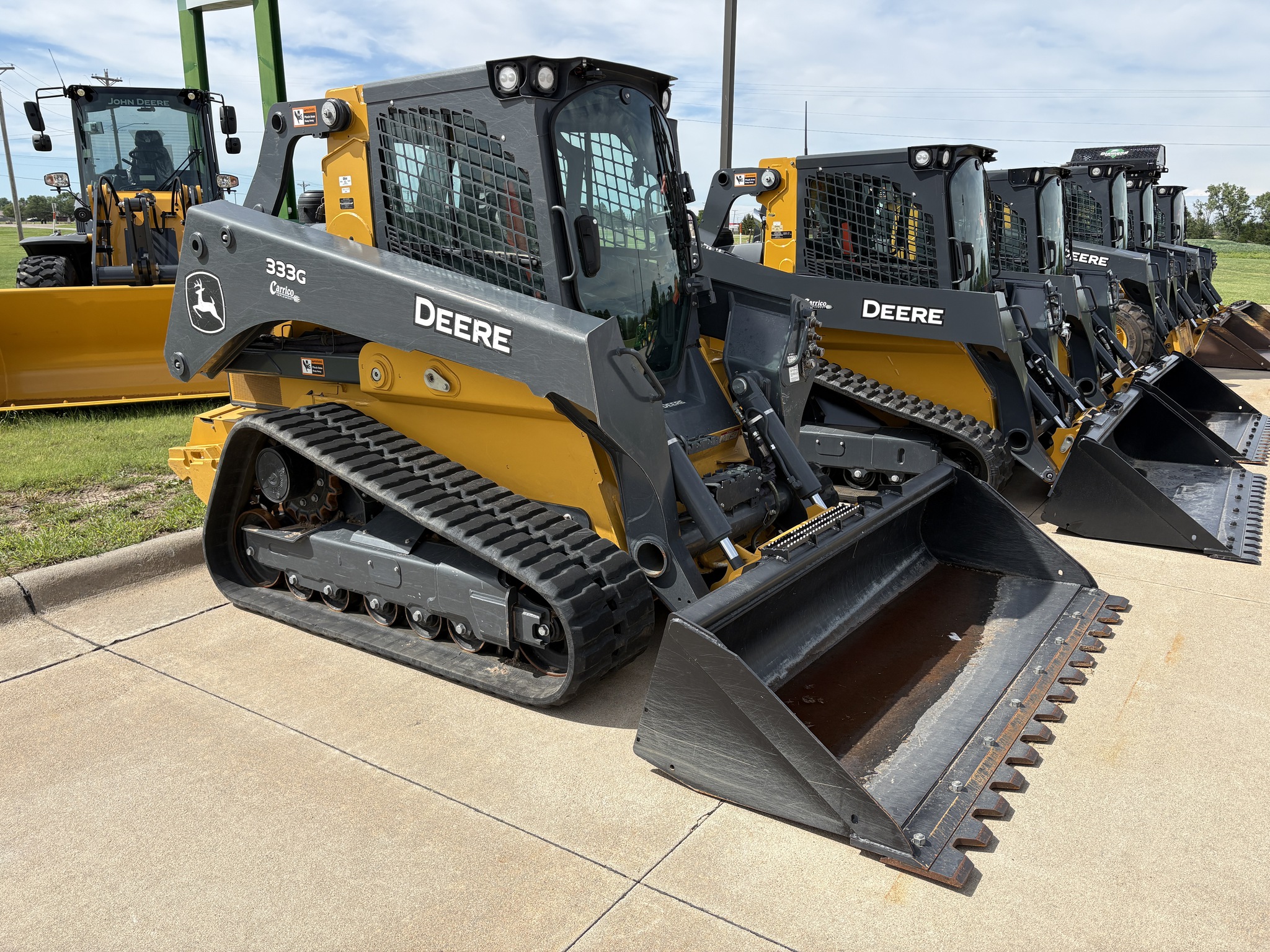 2022 John Deere 333G Image 1