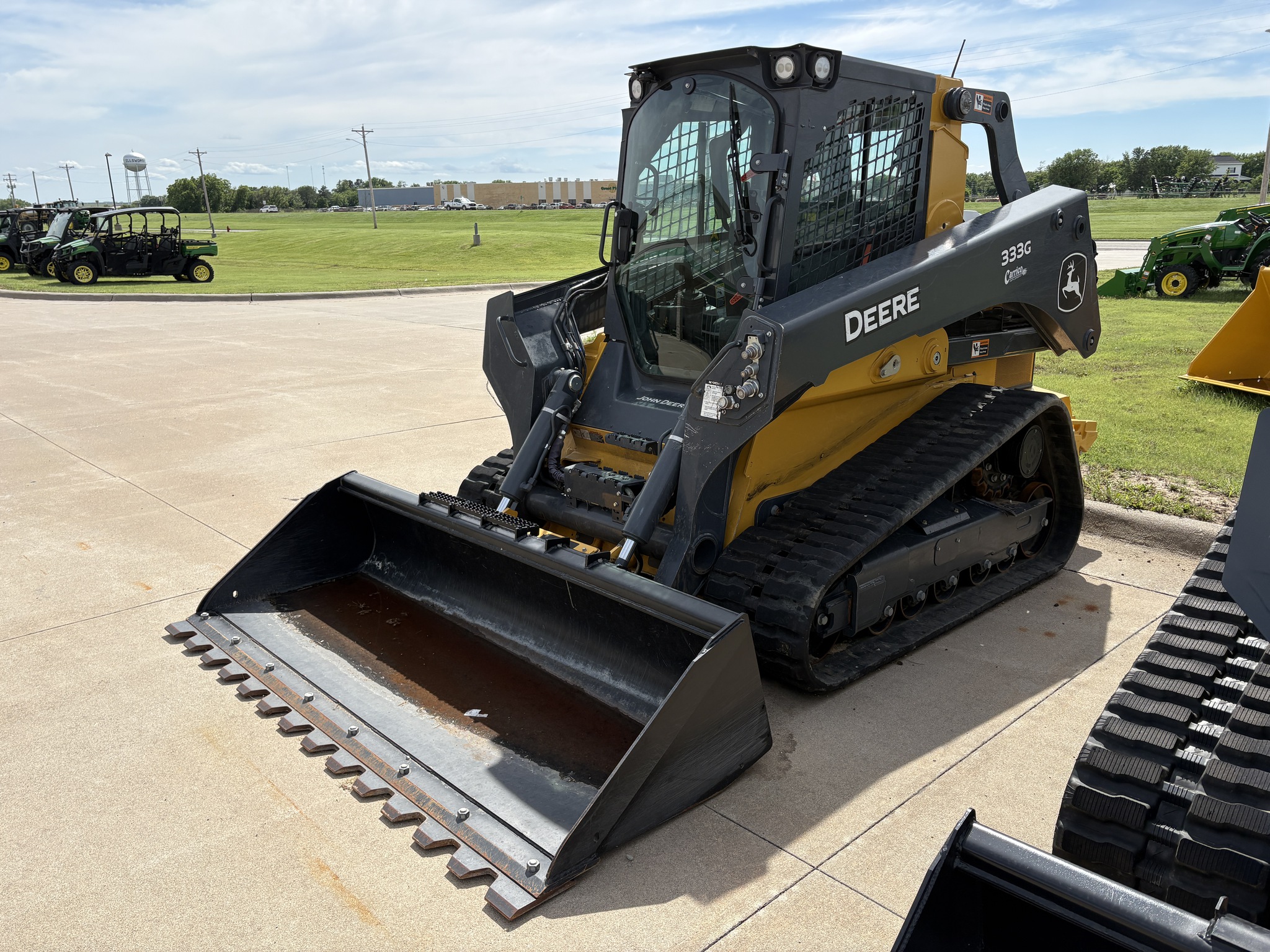 2022 John Deere 333G Image 4