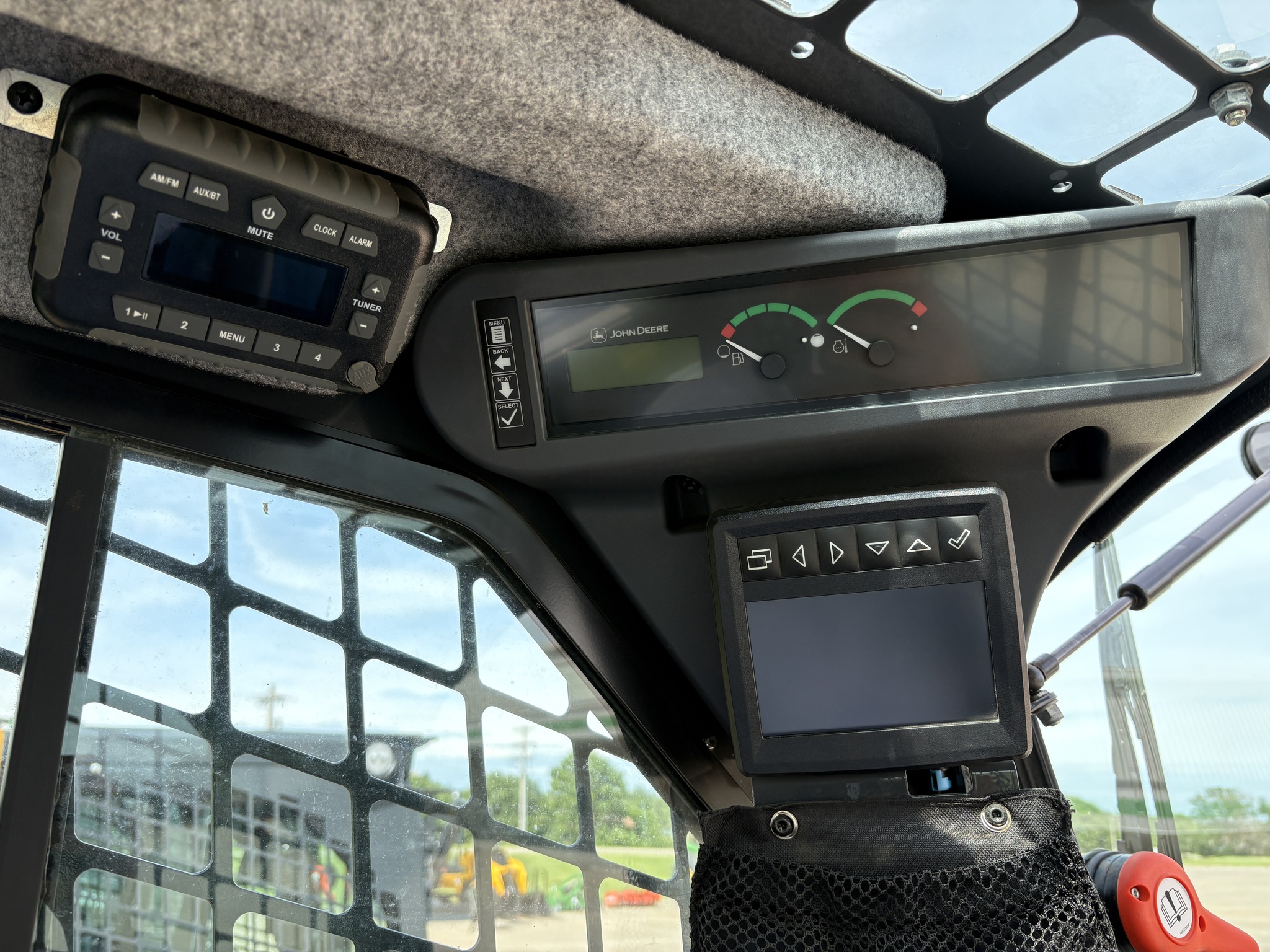 2022 John Deere 333G Image 8