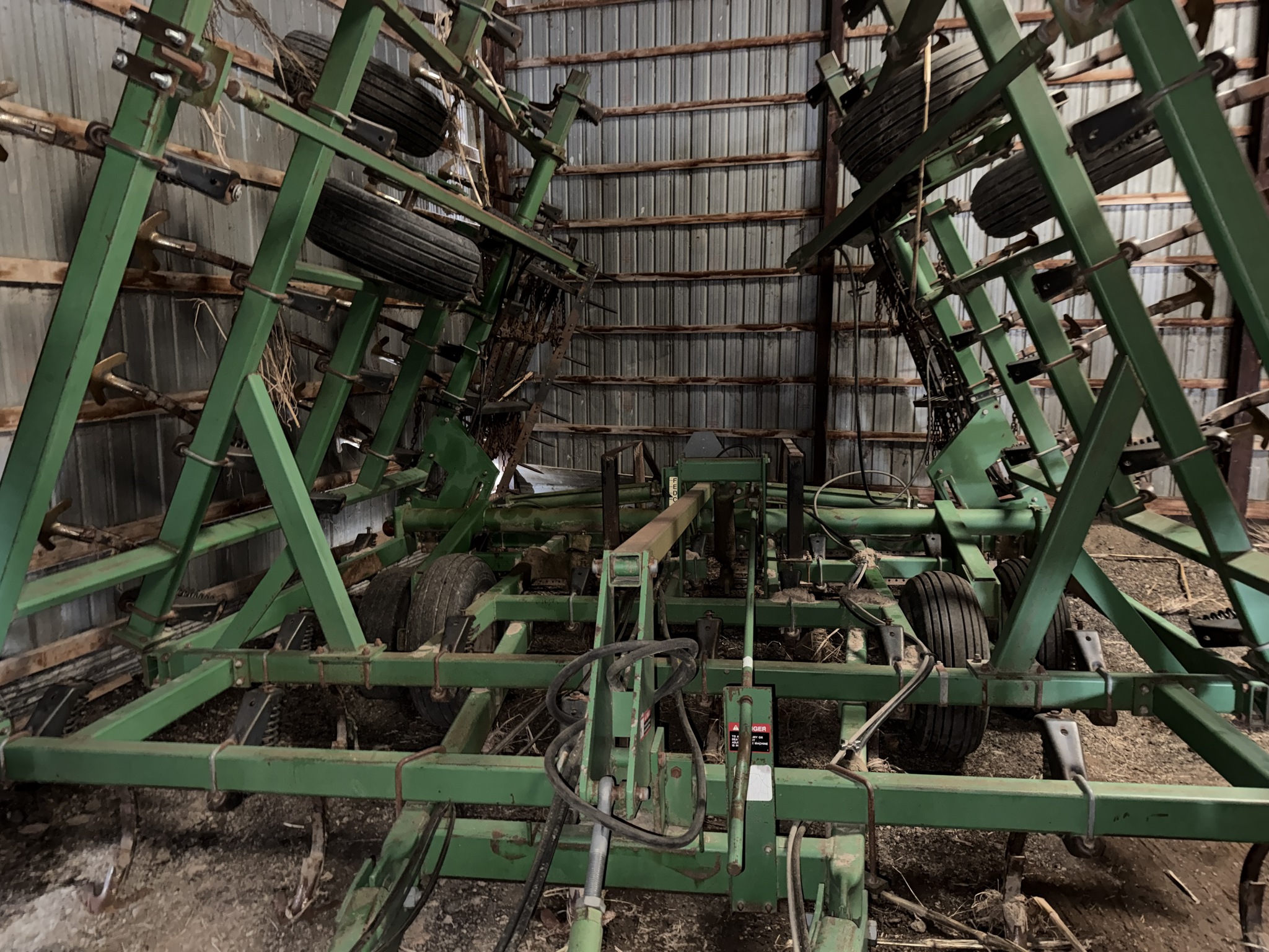 1997 John Deere 980 Image 1