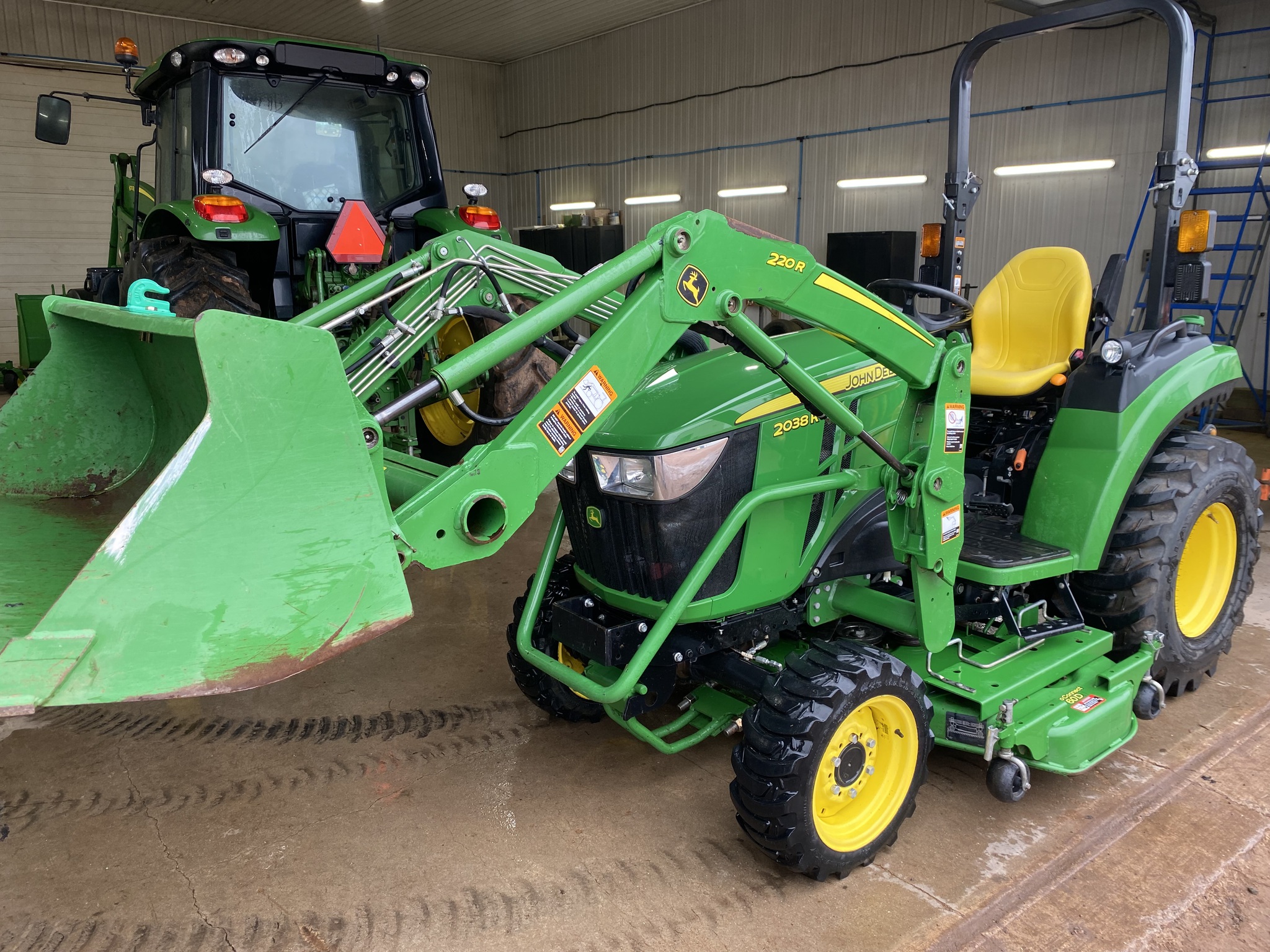 2017 John Deere 2038R Image 1