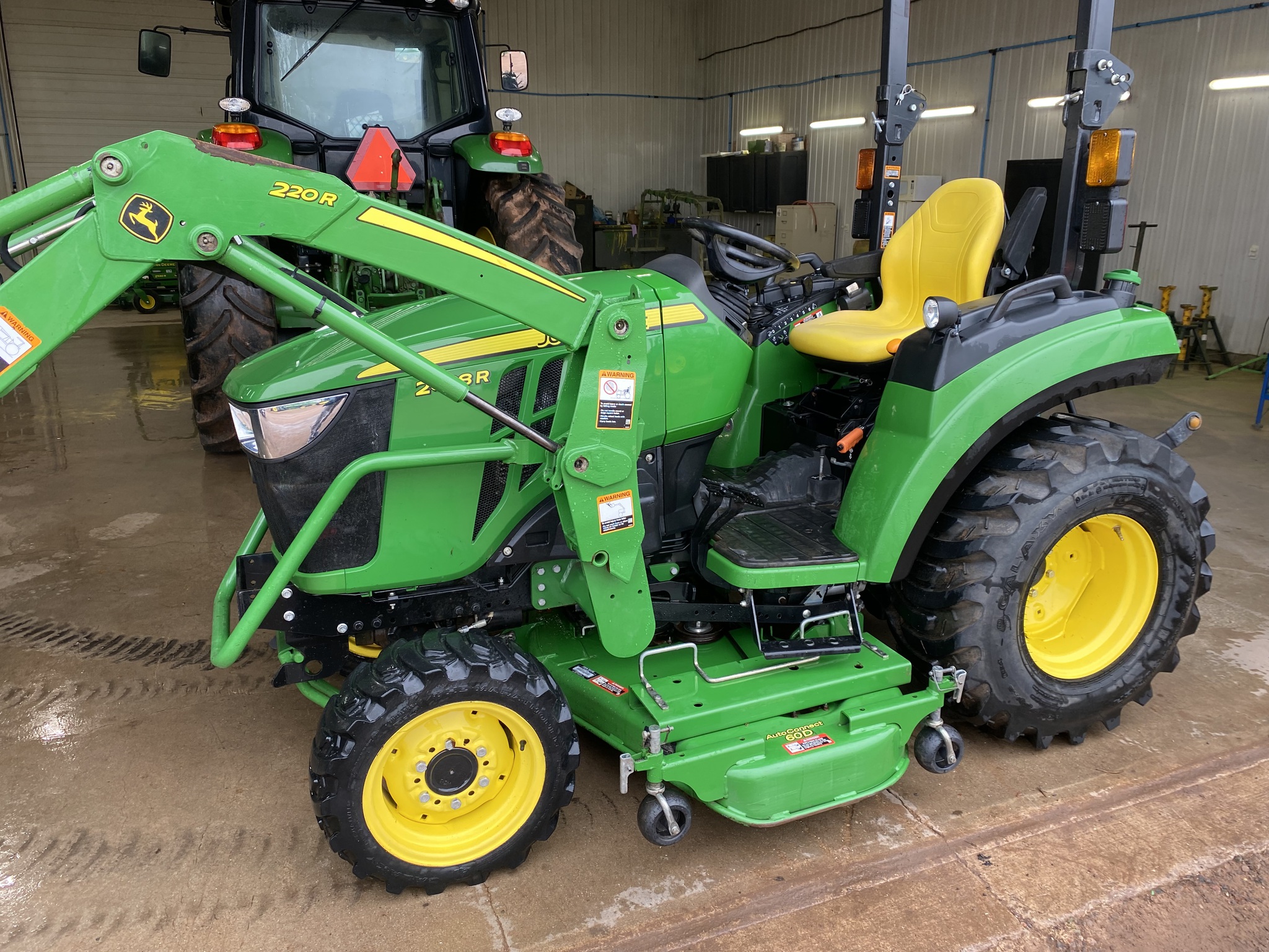 2017 John Deere 2038R Image 2