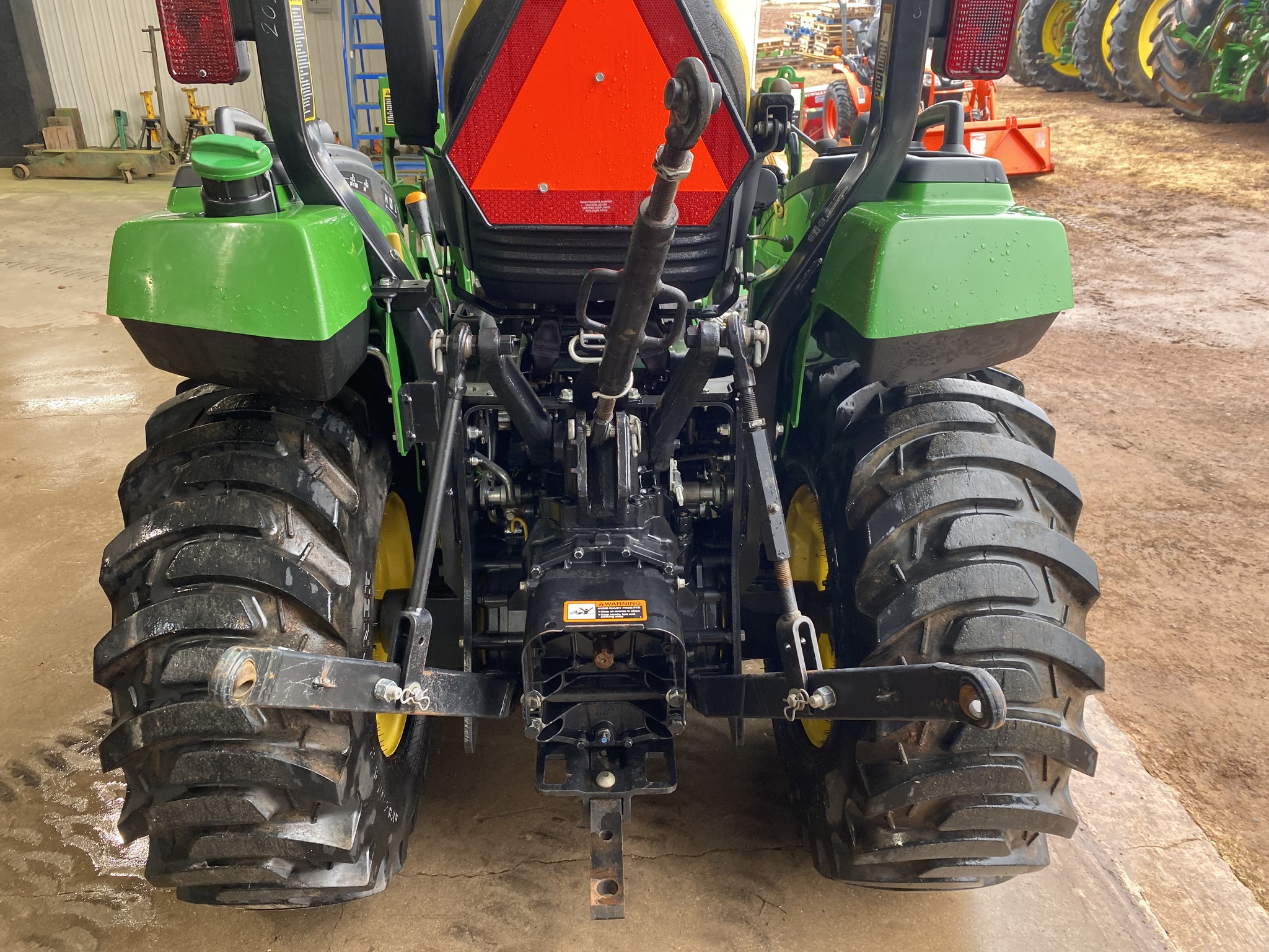 2017 John Deere 2038R Image 7