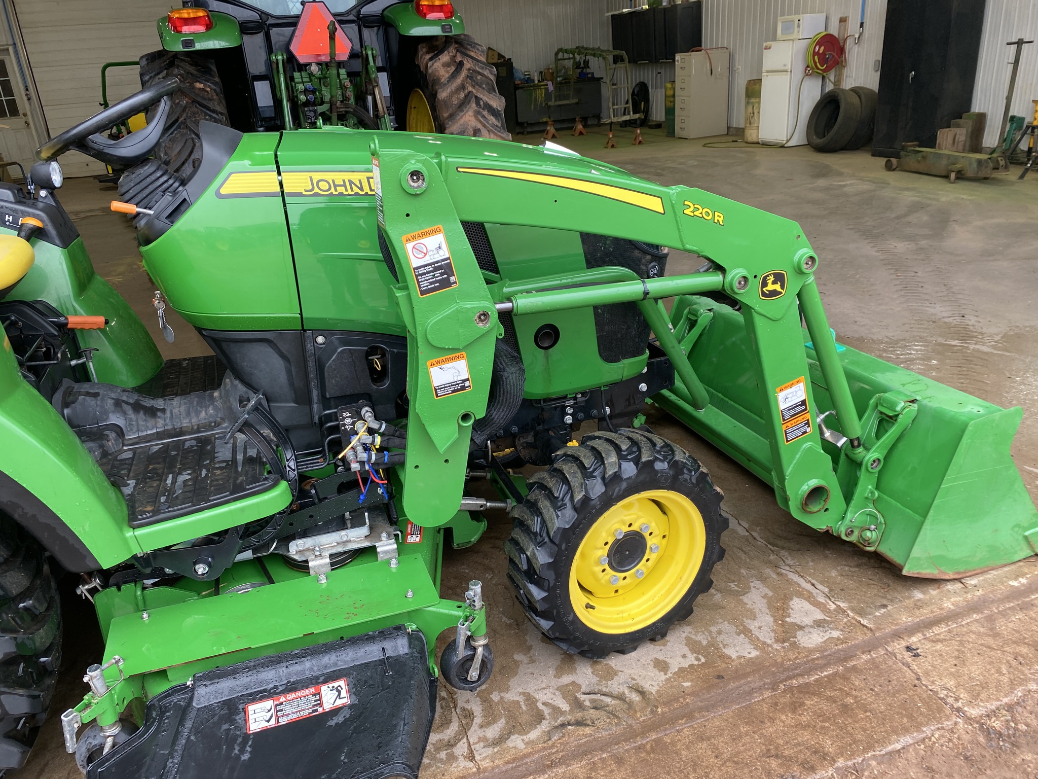 2017 John Deere 2038R Image 5
