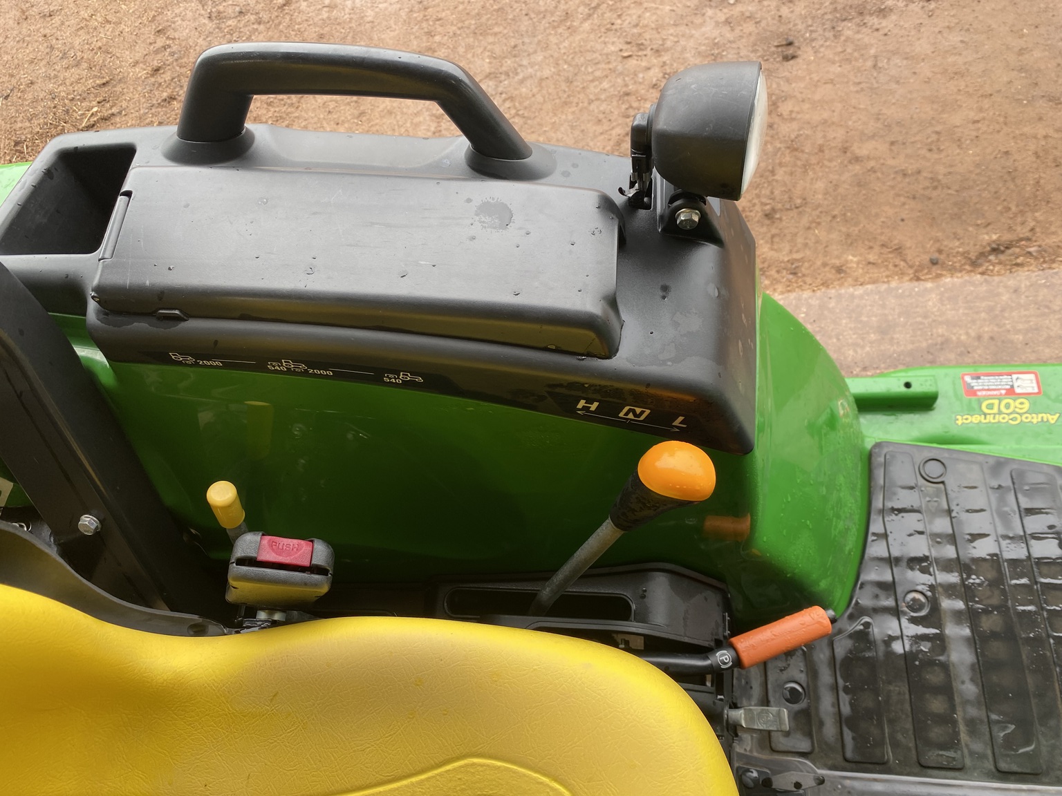 2017 John Deere 2038R Image 9