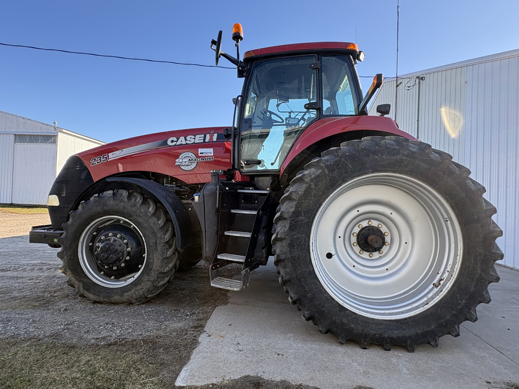 2013 Case IH Magnum 235 Image 2