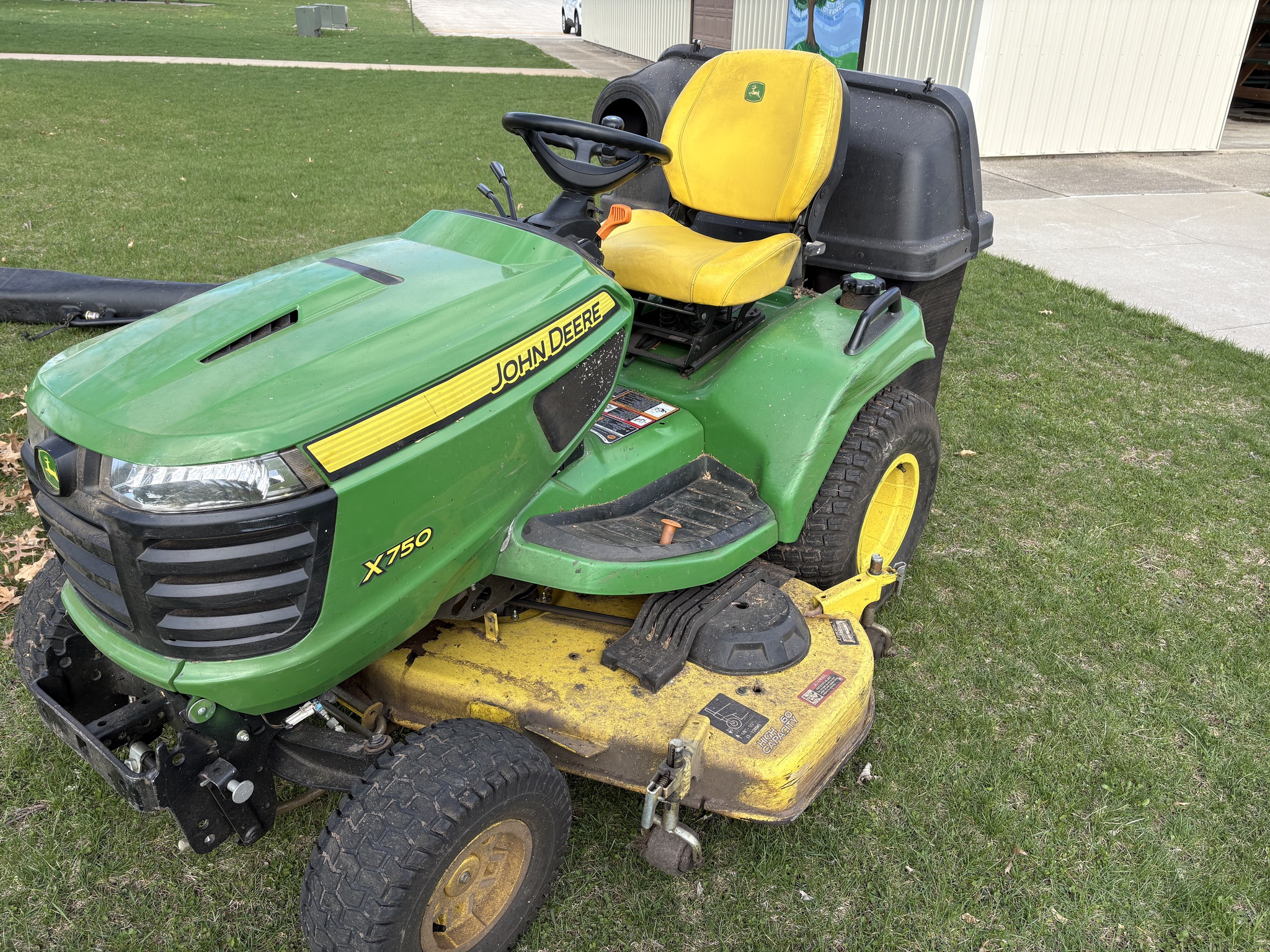  2021 John Deere X750 at Heritage Tractor in Geneseo, IL