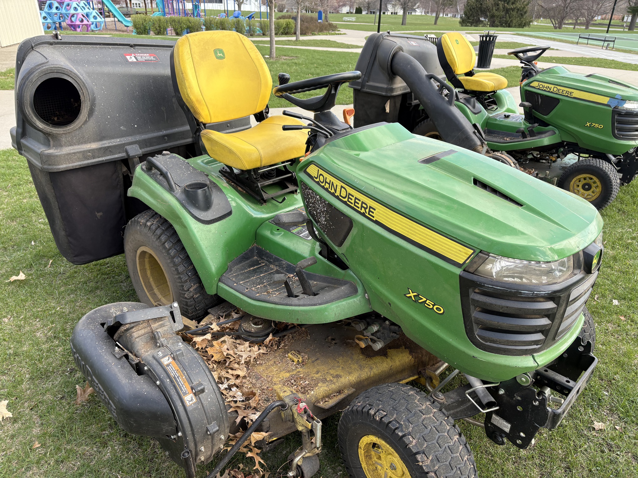  2021 John Deere X750 at Heritage Tractor in Geneseo, IL