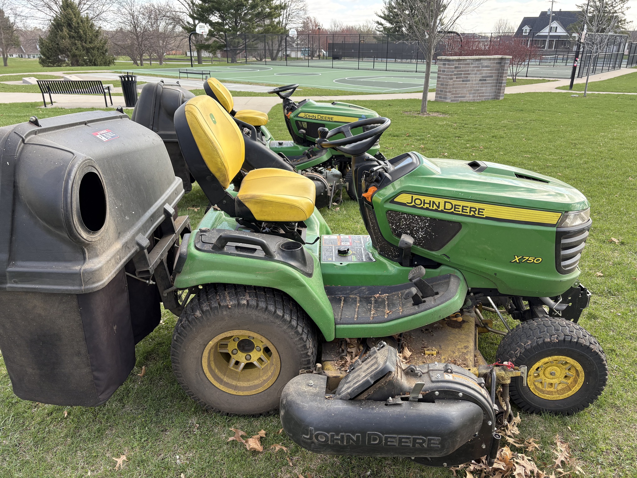  2021 John Deere X750 at Heritage Tractor in Geneseo, IL