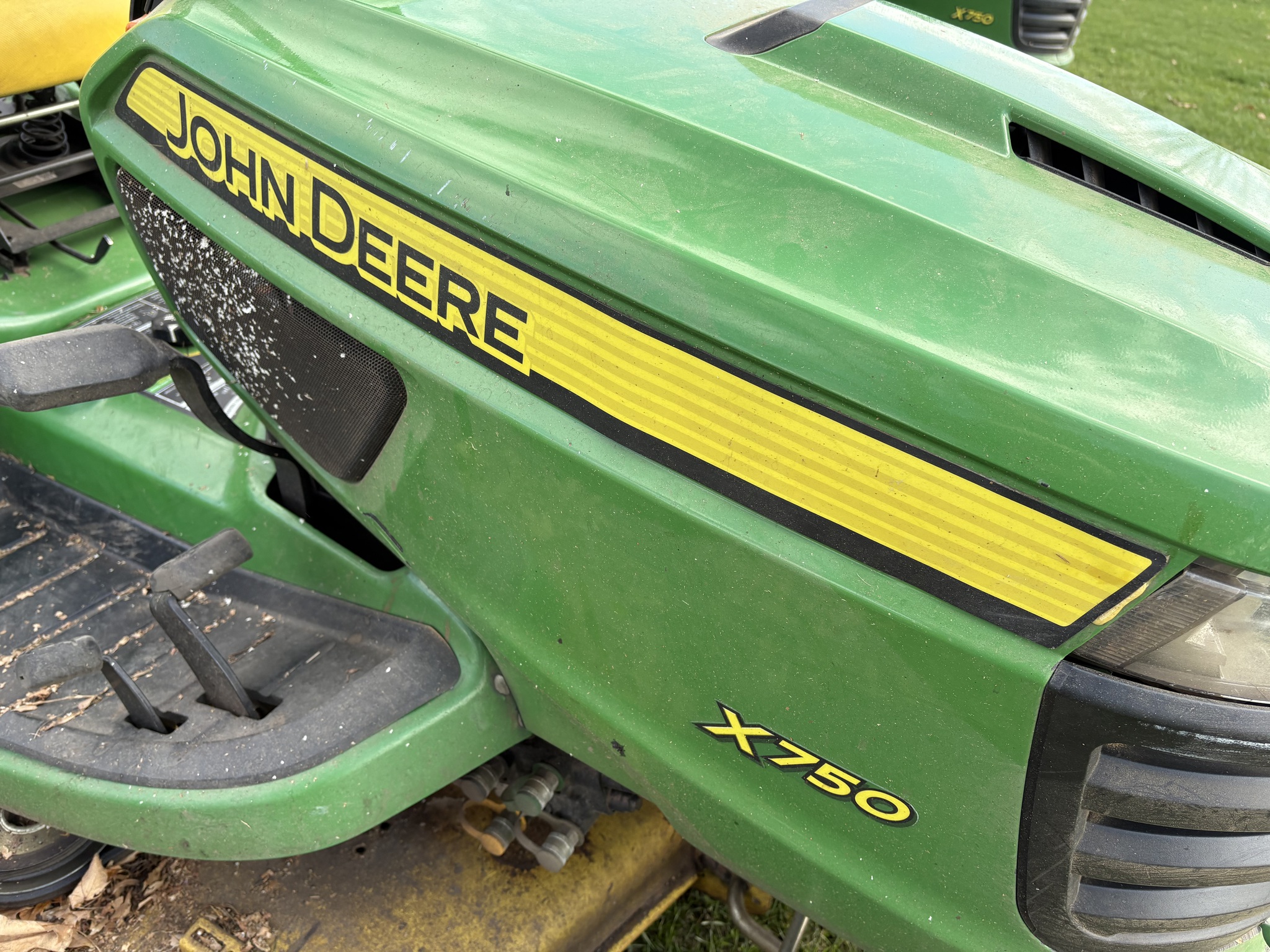  2021 John Deere X750 at Heritage Tractor in Geneseo, IL