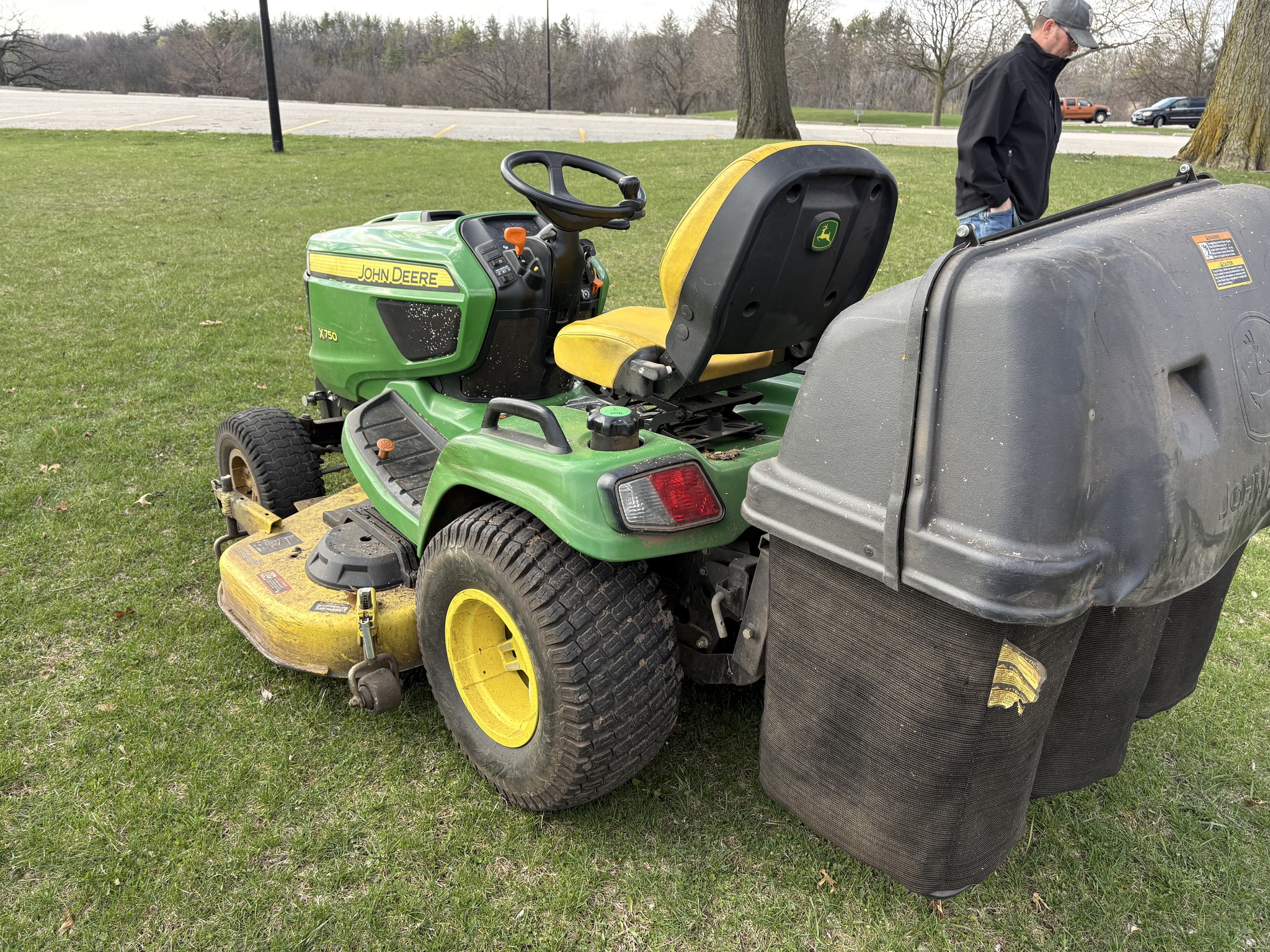  2021 John Deere X750 at Heritage Tractor in Geneseo, IL