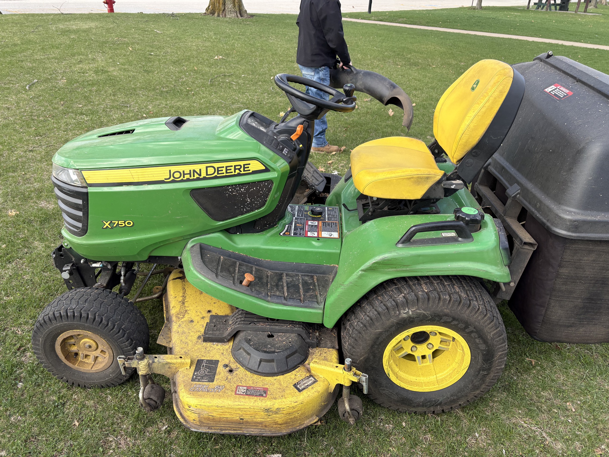  2021 John Deere X750 at Heritage Tractor in Geneseo, IL