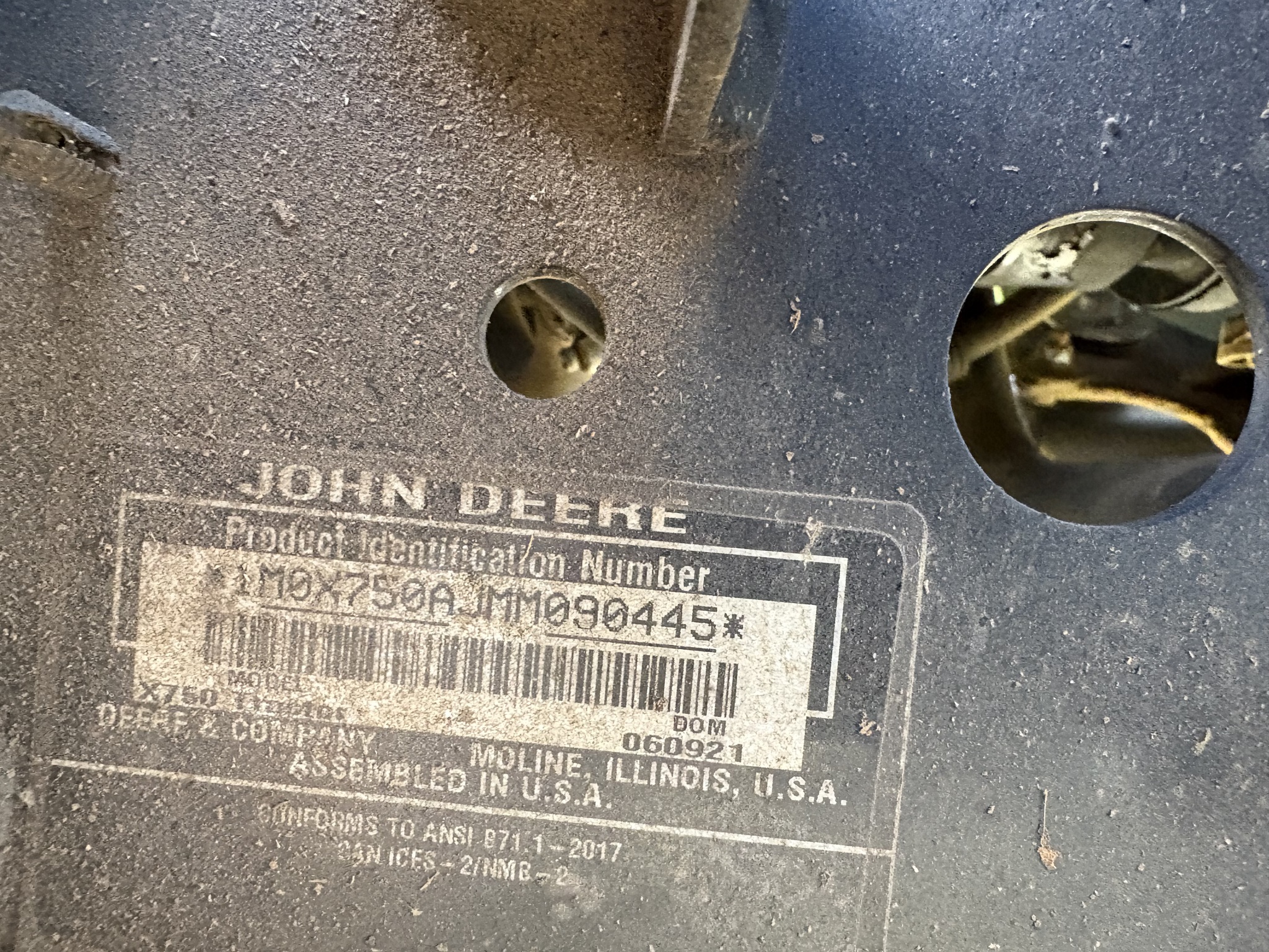  2021 John Deere X750 at Heritage Tractor in Geneseo, IL