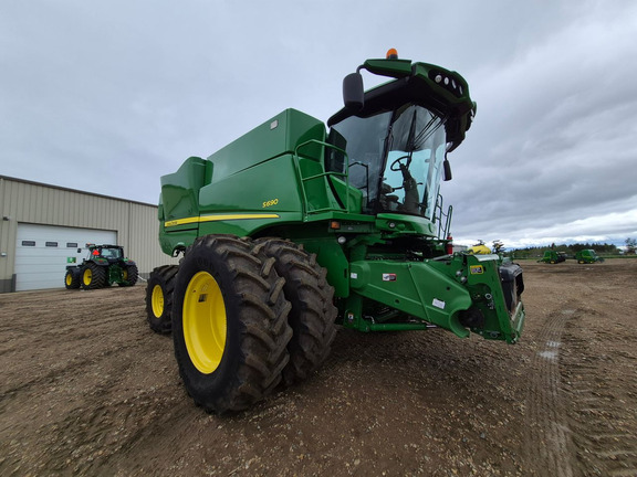 Used 2017 John Deere S690 Combines at Horizon Ag & Turf in St. Paul, AB - Photo4