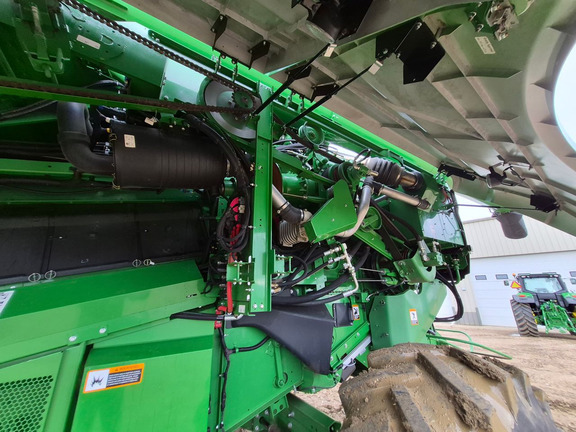 Used 2017 John Deere S690 Combines at Horizon Ag & Turf in St. Paul, AB - Photo18