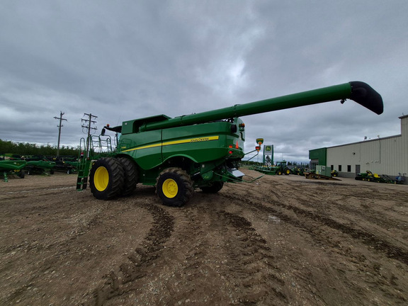 Used 2017 John Deere S690 Combines at Horizon Ag & Turf in St. Paul, AB - Photo8