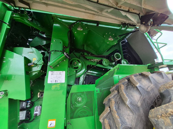 Used 2017 John Deere S690 Combines at Horizon Ag & Turf in St. Paul, AB - Photo19