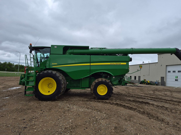 Used 2017 John Deere S690 Combines at Horizon Ag & Turf in St. Paul, AB - Photo9