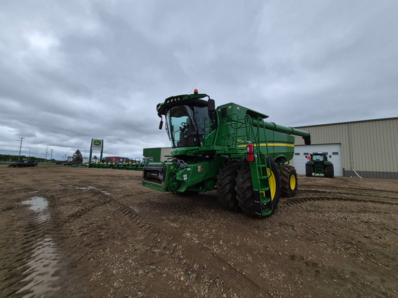 Used 2017 John Deere S690 Combines at Horizon Ag & Turf in St. Paul, AB - Photo11