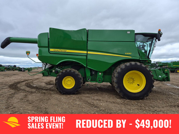  John Deere S690