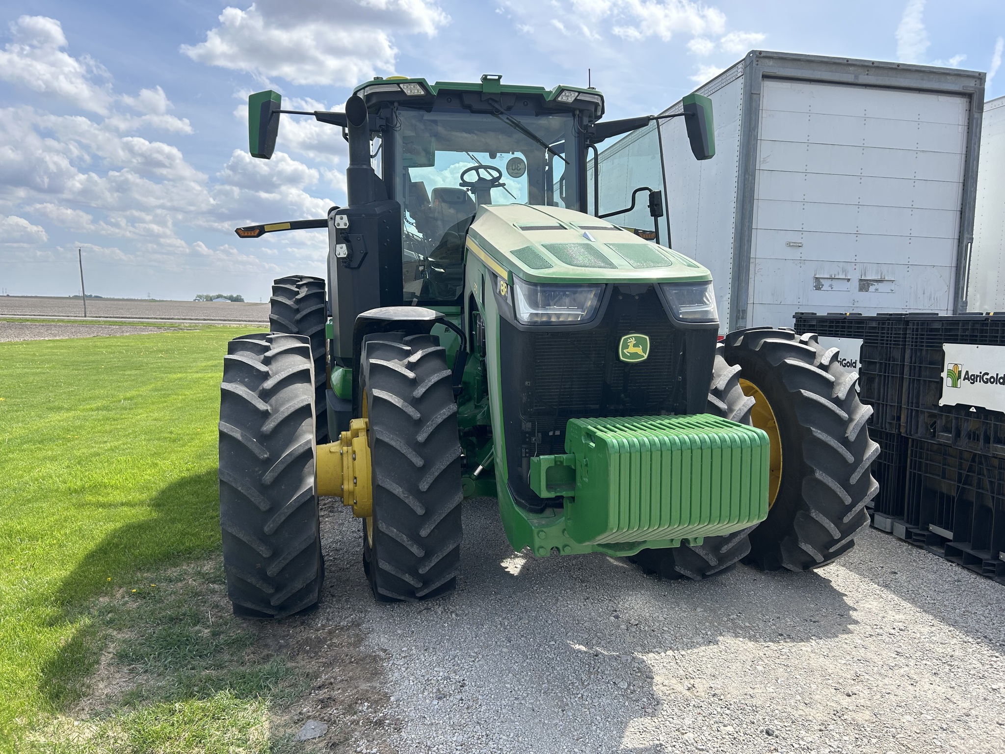  2022 John Deere 8R 370 at Heritage Tractor in Streator, IL
