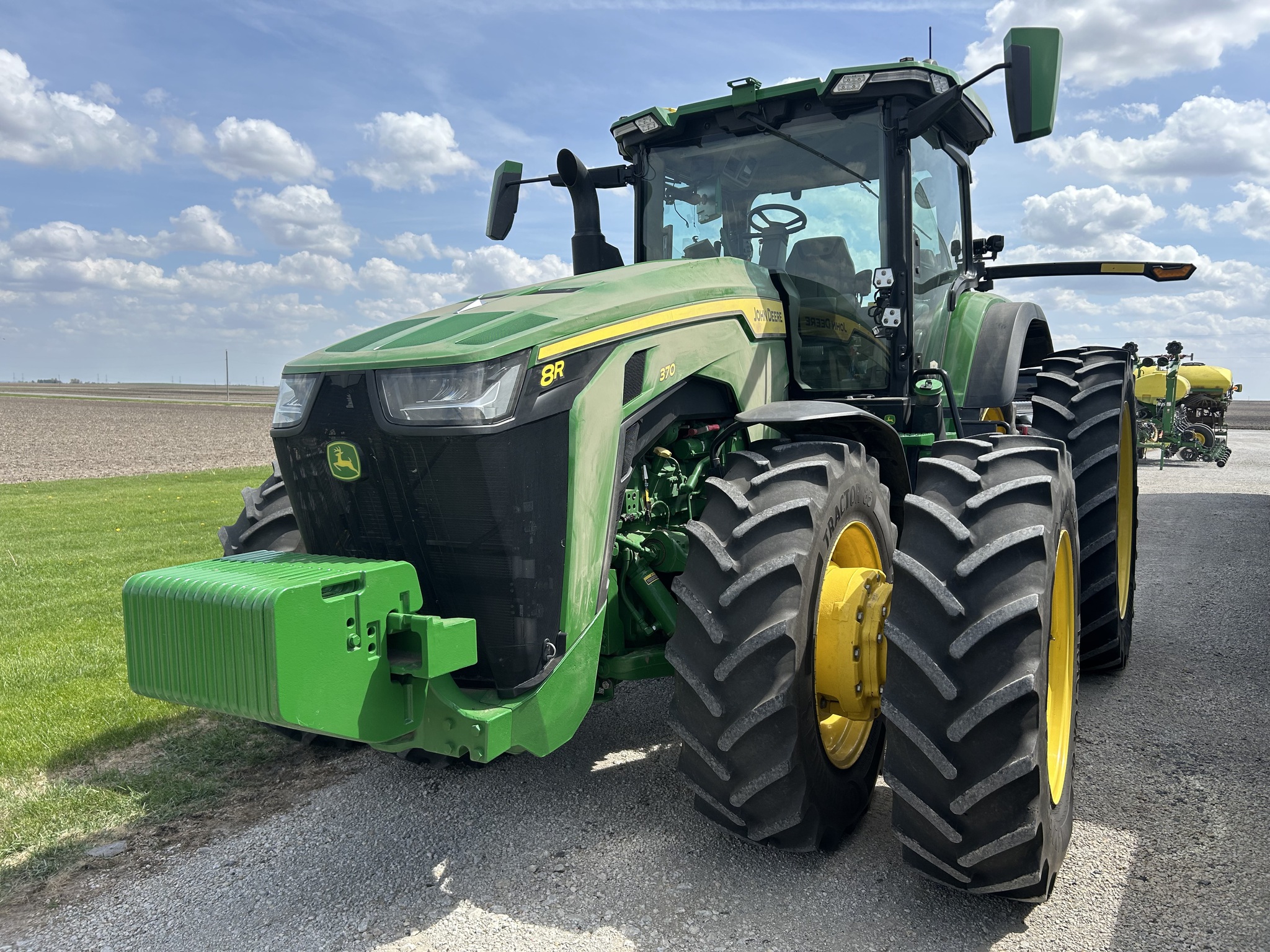  2022 John Deere 8R 370 at Heritage Tractor in Streator, IL