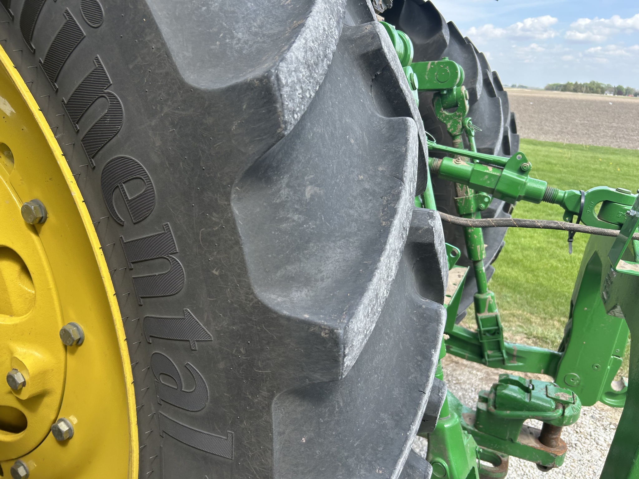  2022 John Deere 8R 370 at Heritage Tractor in Streator, IL