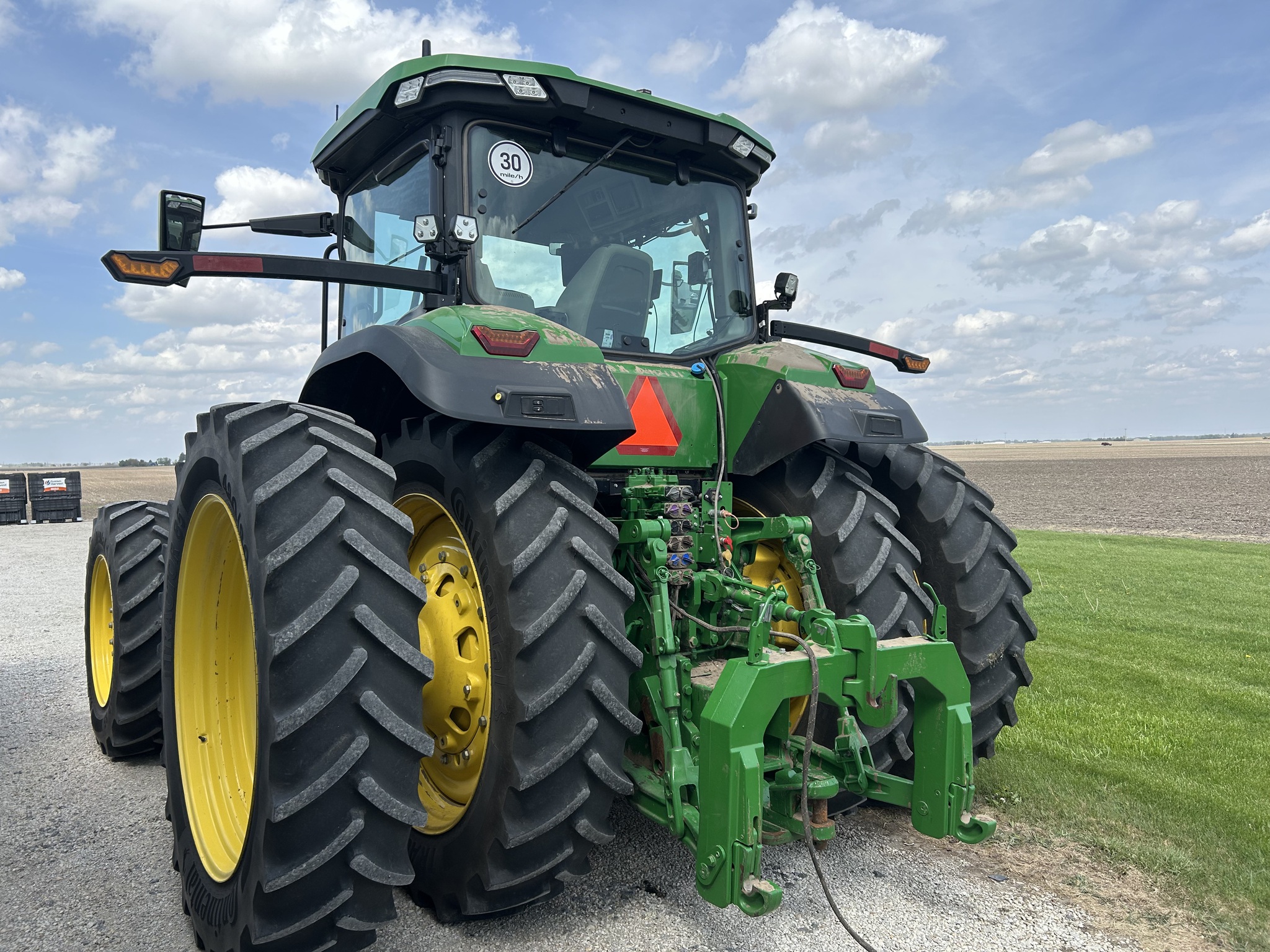  2022 John Deere 8R 370 at Heritage Tractor in Streator, IL
